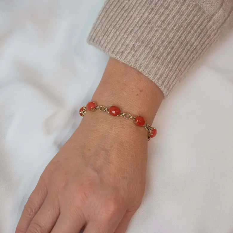 Złota bransoletka z koralem naturalnym Złota bransoletka z koralem naturalnym